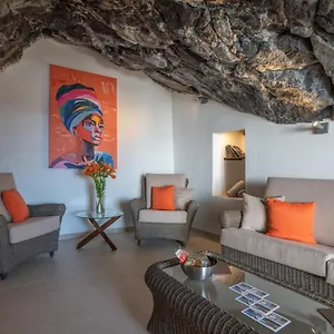 https://spectacular-cave-with-two-large-terraces.adeje-hotels.com