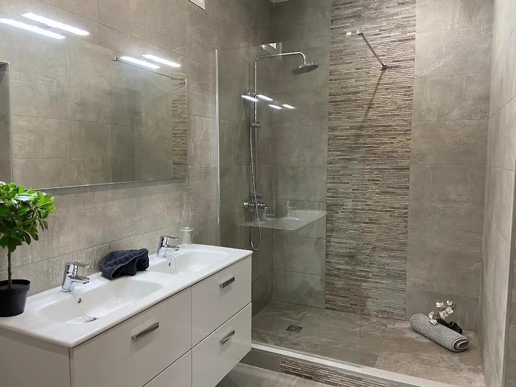 Stunning 2 Bedroom 2 Bathroom 2 Minutes To Beach Puerto del Carmen  Apartment Puerto del Carmen (Lanzarote)