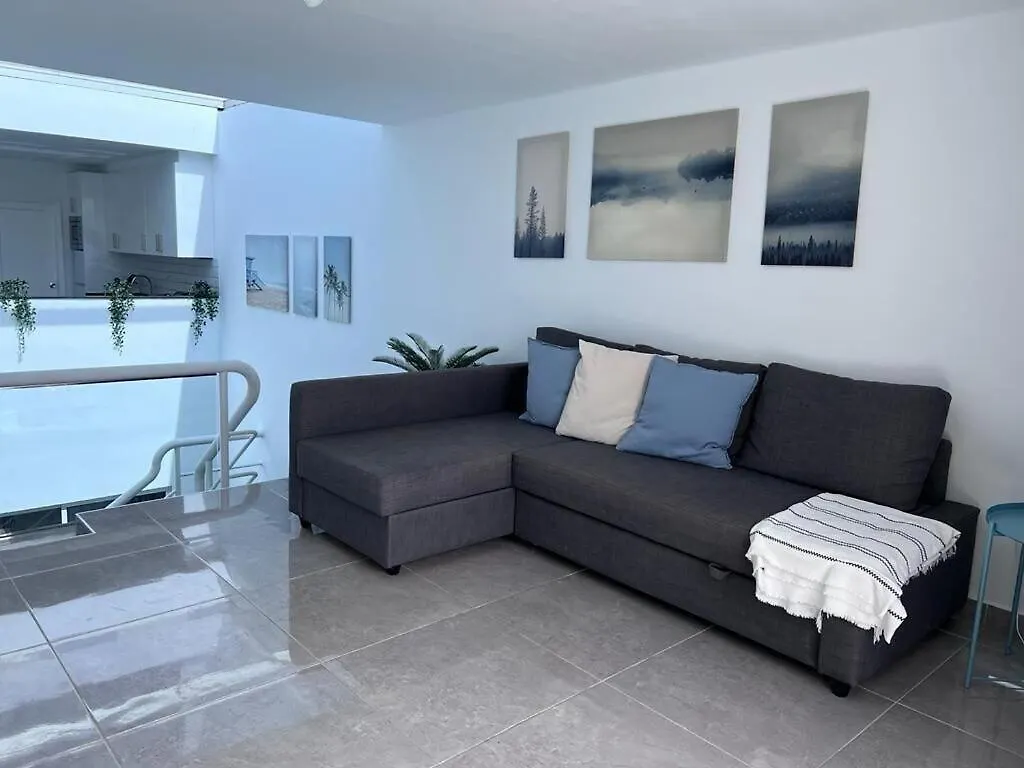 Stunning 2 Bedroom 2 Bathroom 2 Minutes To Beach Puerto del Carmen  0*, Puerto del Carmen (Lanzarote)
