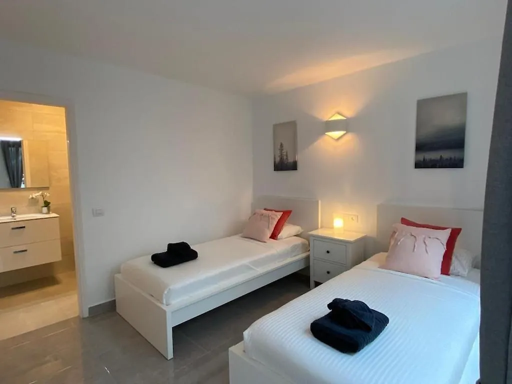 Apartment Stunning 2 Bedroom 2 Bathroom 2 Minutes To Beach Puerto del Carmen